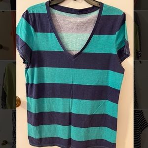 American Eagle v-neck